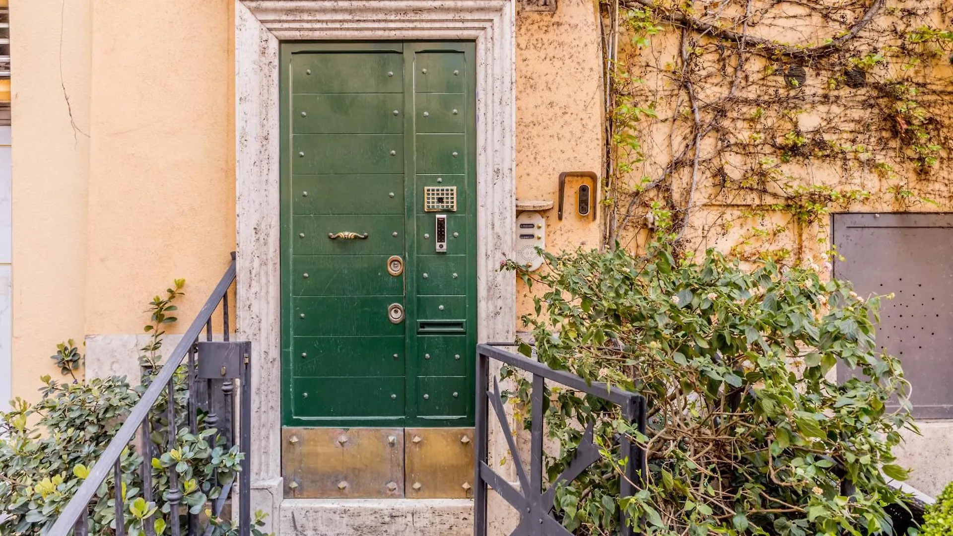 Dimora Storica Del Biscione By Ghor Apartment Rome Italy